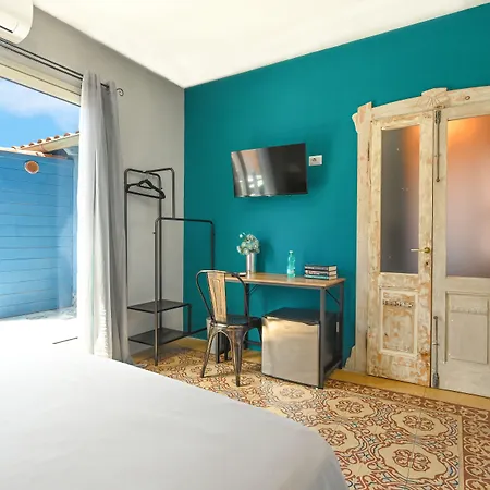 Urban Blue בית הארחה