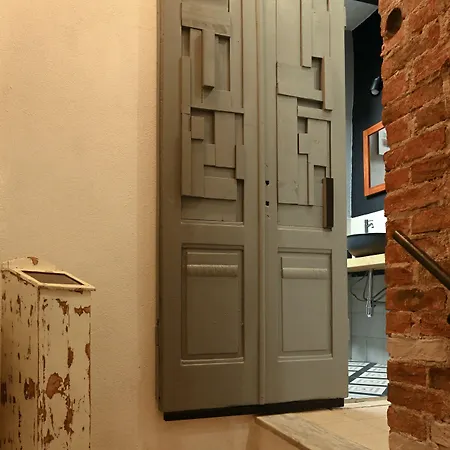 Urban Blue בית הארחה