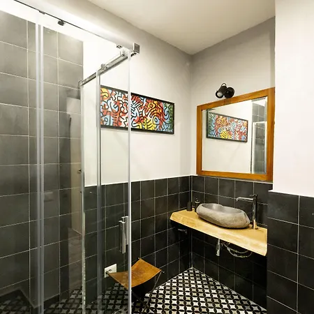 Urban Blue בית הארחה *